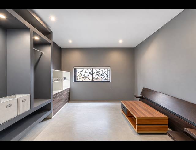 3 BEDROOM FREEHOLD FOR SALE IN LINDEN